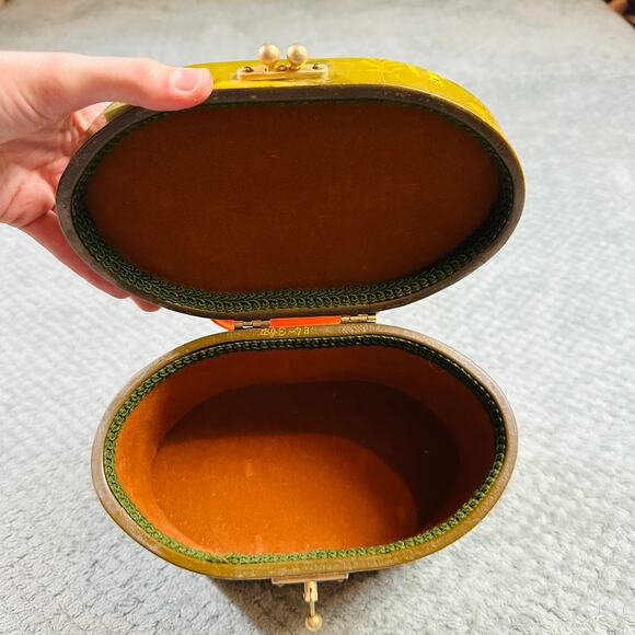 vintage mushroom green lucite top handle clasp round box purse MCM retro boho - Picture 7 of 9